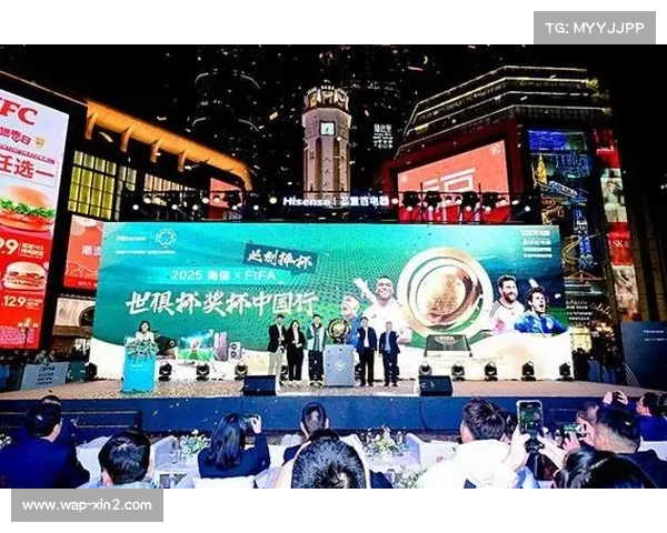 世俱杯奖杯已抵达重庆 开启两天巡游活动 展现足球盛事魅力 世俱杯奖杯已抵达重庆 开启两天巡游活动 展现足球盛事魅力
